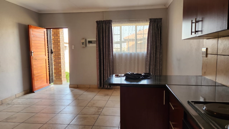 2 Bedroom Property for Sale in Waterkloof East North West